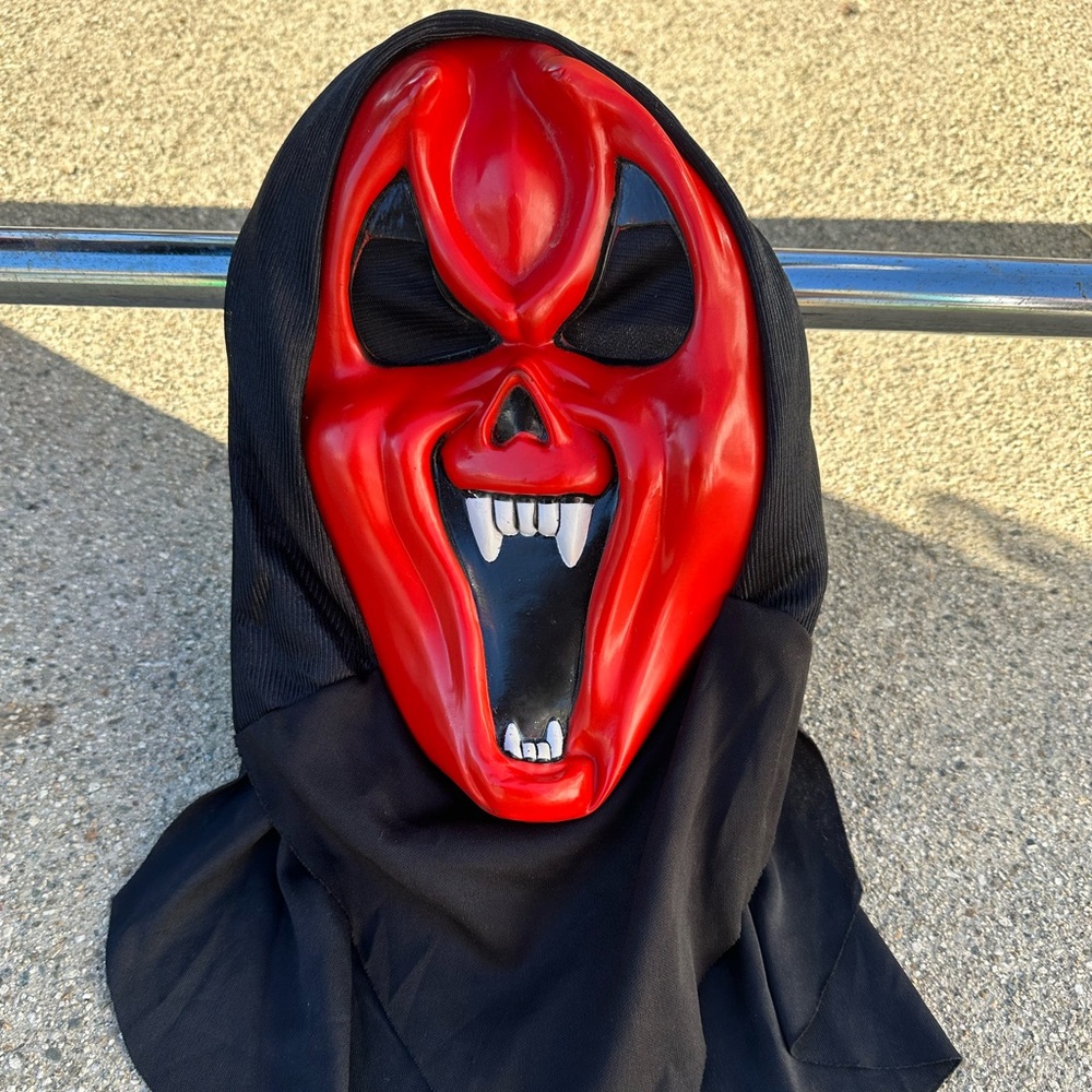 Red Devil Scream Ghost Face Mask Fun World Easter Unlimited RARE